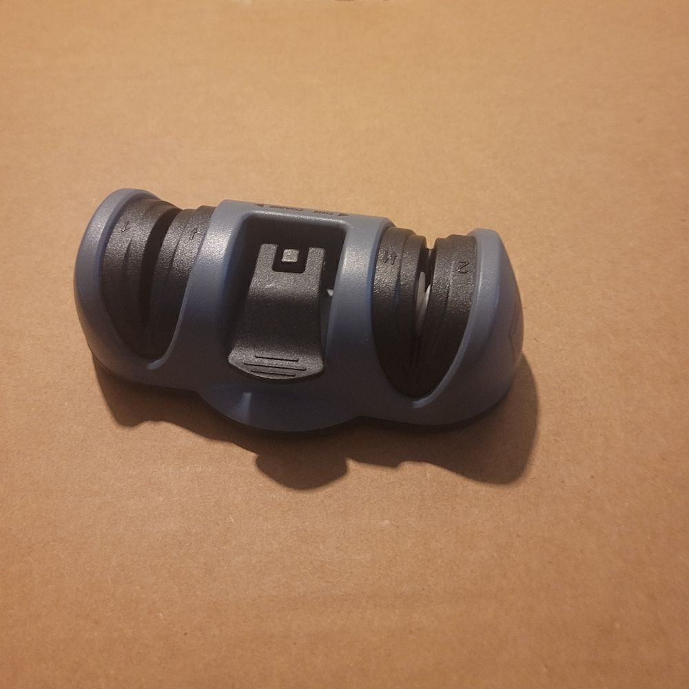 Chicago Cutlery knife sharpener Gray Table Suction plate  Coarse/Fine unused